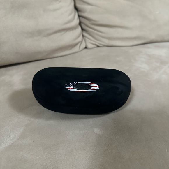 Oakley Blue Holbrook Prizm sunglasses comes with hard shell case - Picture 5 of 5